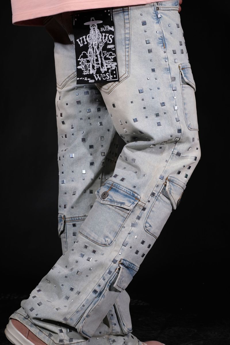 VICIOUS / LIGHT BLUE STUDDED JEANS