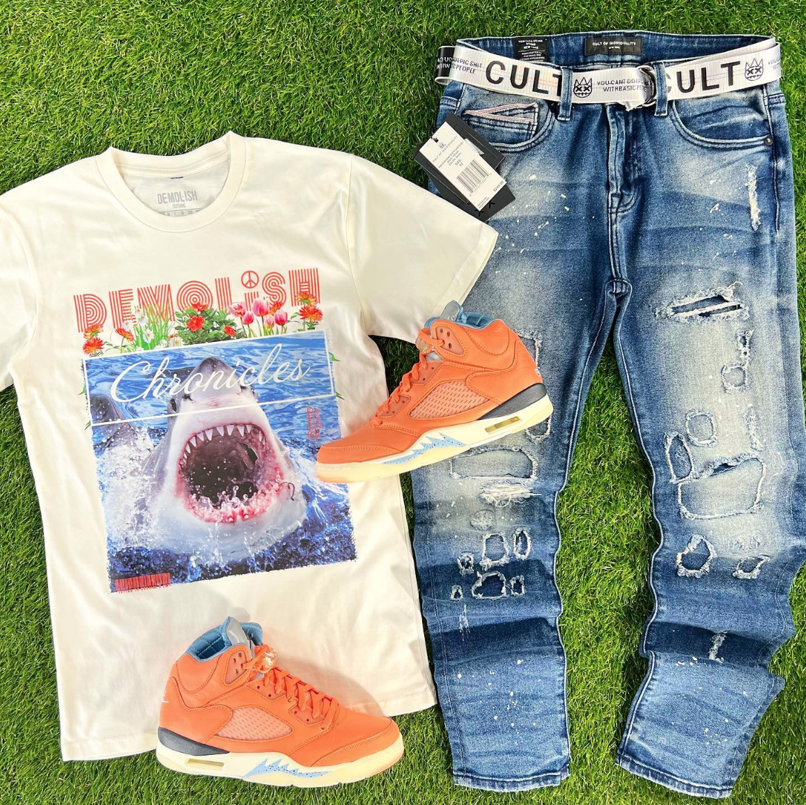Shark Chronicles Tee (Natural/Crimson) /D16