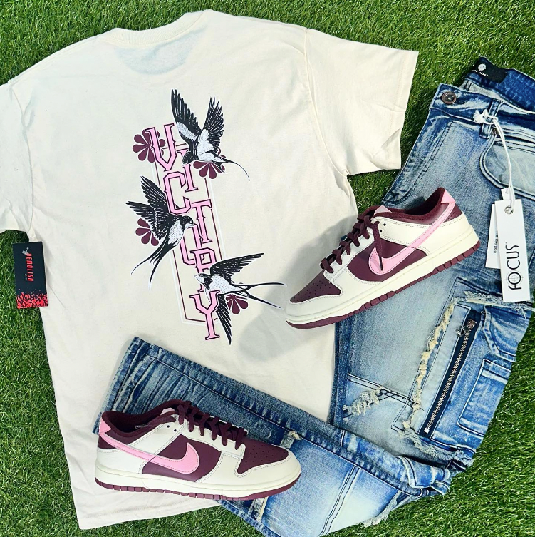 Victory Game Tee (Natural/Maroon/Pink) D17