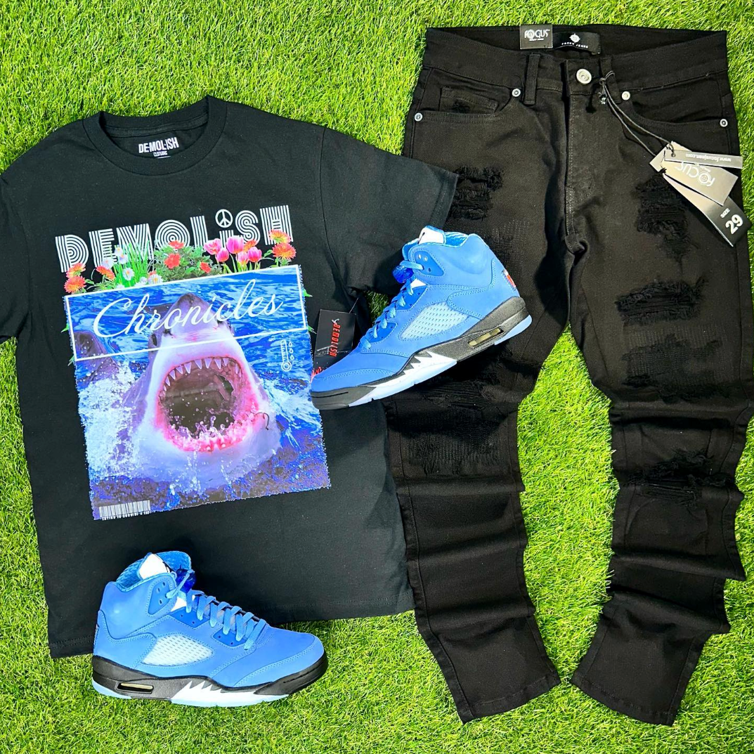 Shark Chronicles Tee (Black)/D17